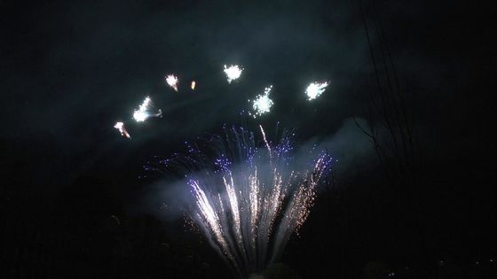 Επίδειξη 90 κινεζικής γλώσσας επαγγελματικά πυροτεχνήματα κέικ πυροτεχνουργίας χαιρετισμού πυροβολισμών για το κόμμα