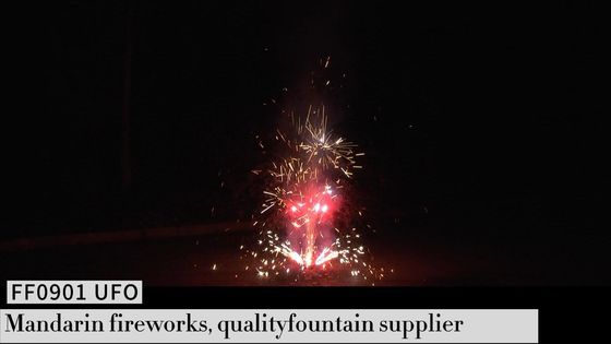 Νέα πυροτεχνήματα πυροτεχνικό πυρο Sparkler παιχνιδιών πηγών ετών Χριστουγέννων υπαίθριο